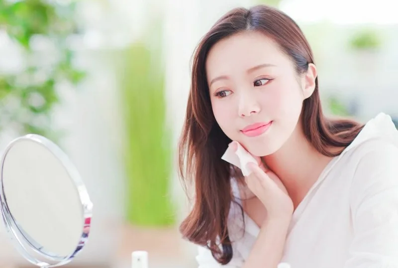 tay trang truoc hay rua mat truoc quy trinh lam sach dung chuan
